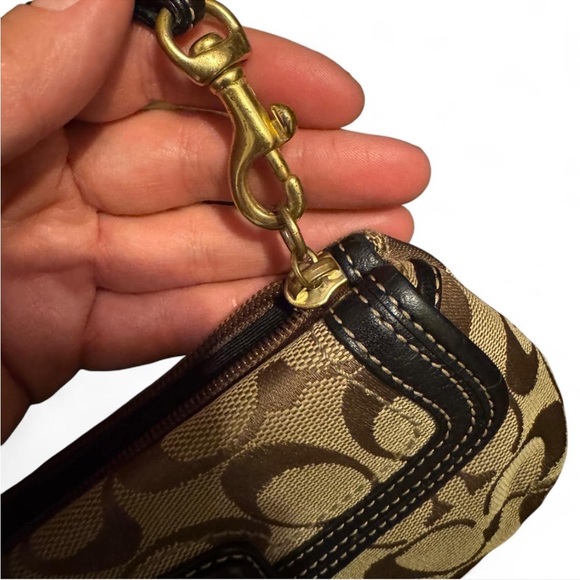 Y2K Coach Tan and Brown Signature Wristlet - Picture 8 of 10